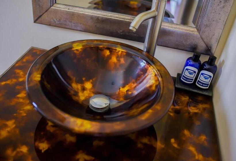 اتاق استاندارد با چشم‌انداز استخر, Blue Paloma Bed & Breakfast