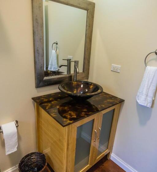 اتاق استاندارد با چشم‌انداز استخر, Blue Paloma Bed & Breakfast