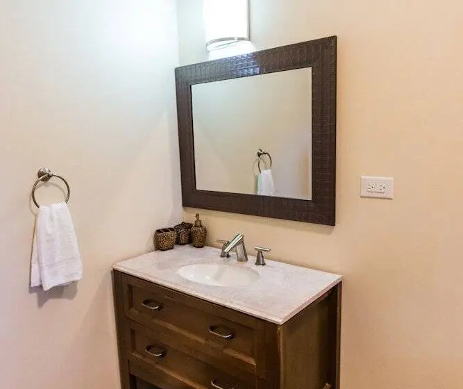اتاق لوکس با چشم‌انداز باغ, Blue Paloma Bed & Breakfast