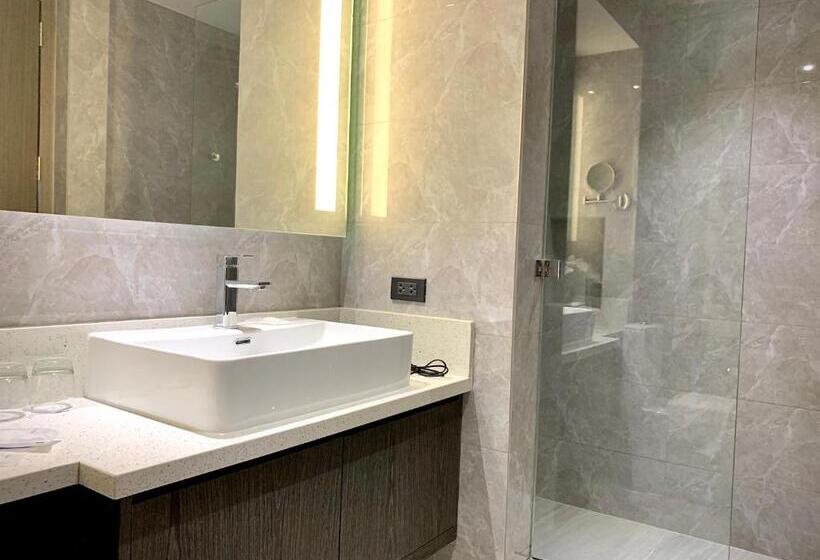 스탠다드 스튜디오, Capitol Hill Hotel And Suites