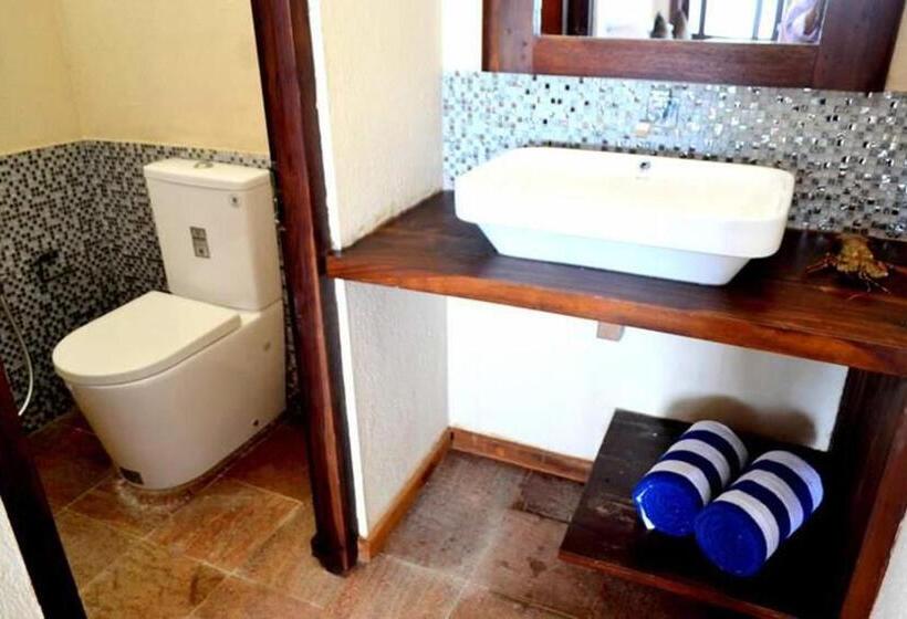 اتاق لوکس با بالکن و چشم‌انداز دریا, Guru Beach Resort