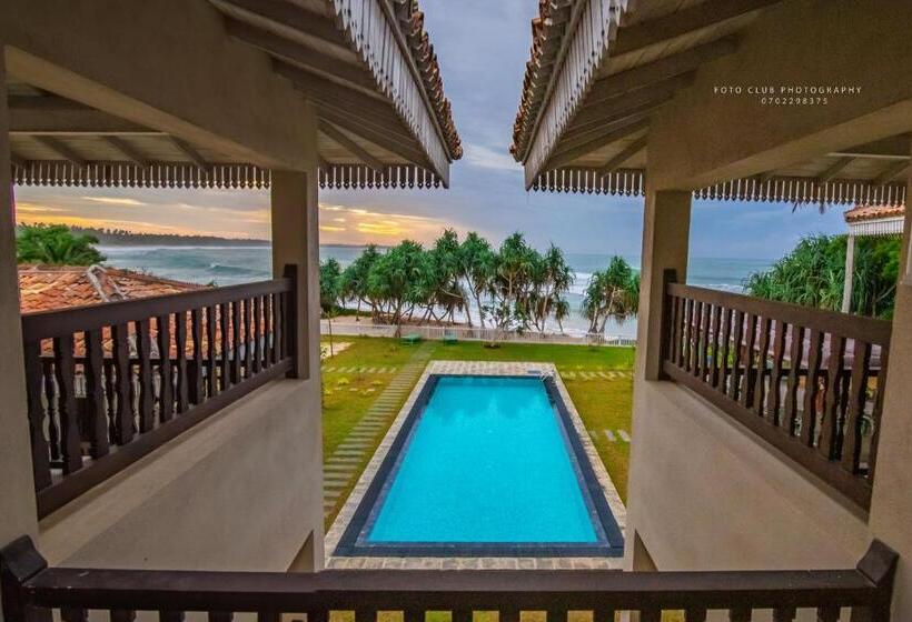 اتاق لوکس با بالکن و چشم‌انداز دریا, Guru Beach Resort