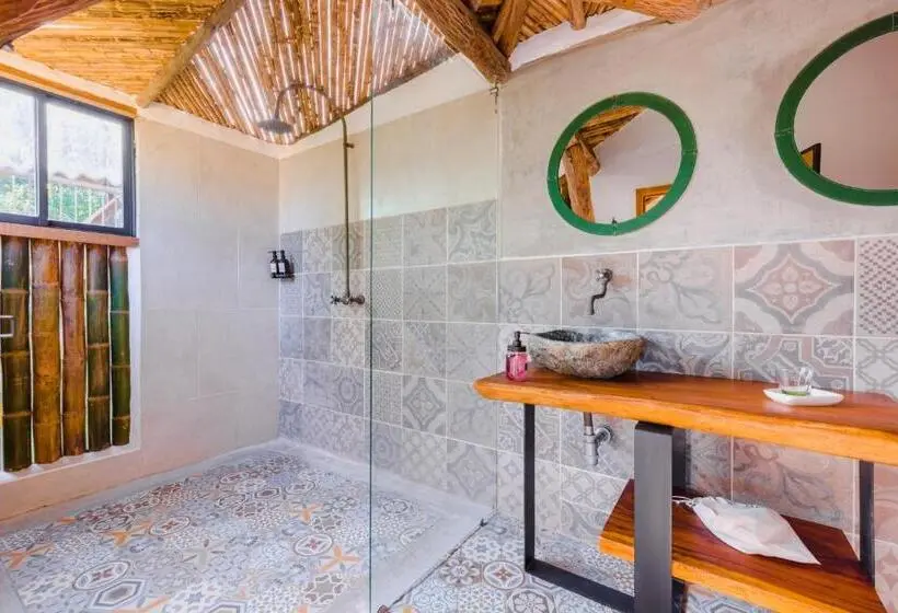 اتاق لوکس با بالکن, Kawa Mountain Retreat