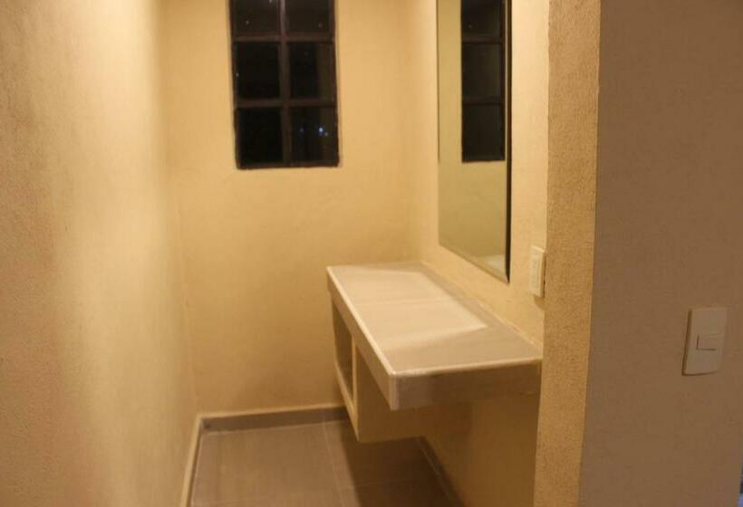 디럭스 룸, Los Pinos