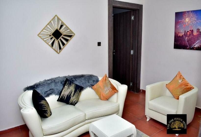 سوییت جونیور با بالکن, Oak Haven Hotel And Suites