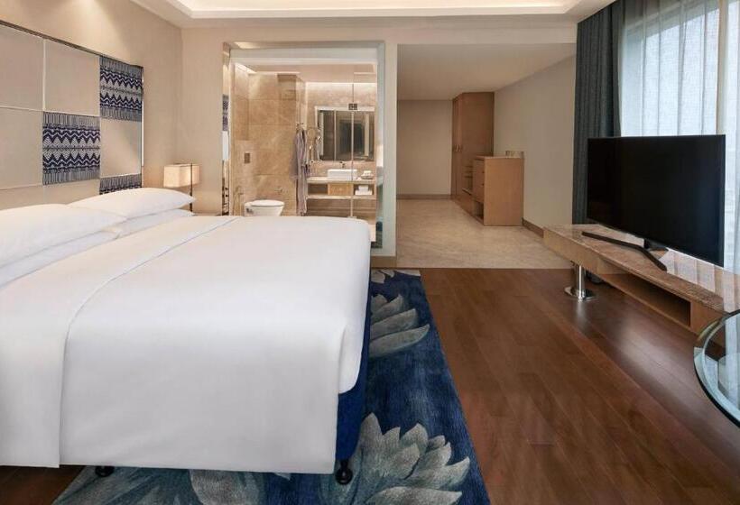 Club Room King Bed, Renaissance Dhaka Gulshan