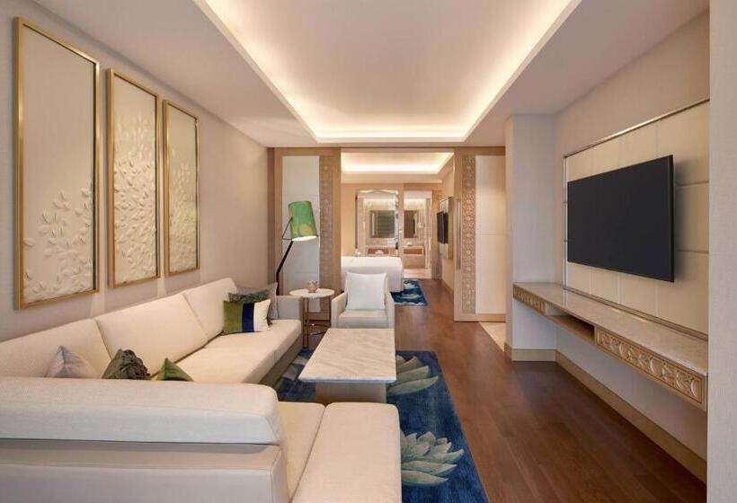 سوئیت کلاب, Renaissance Dhaka Gulshan