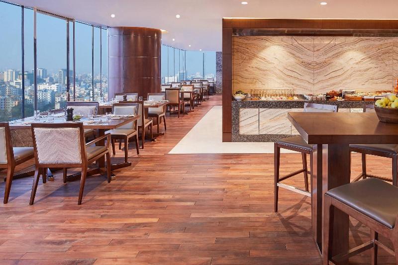 Club Room King Bed, Renaissance Dhaka Gulshan