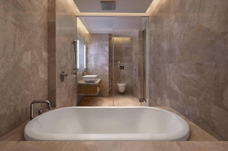 سوئیت کلاب, Renaissance Dhaka Gulshan