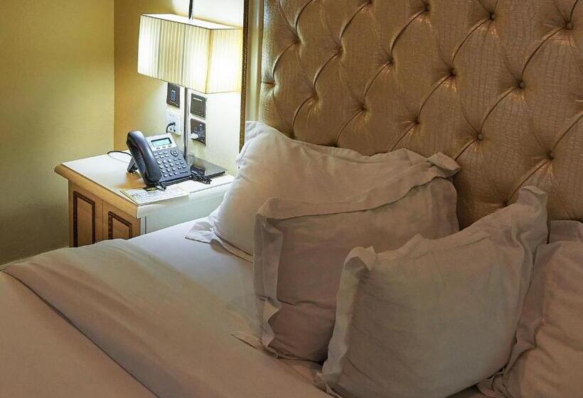 اتاق لوکس با تخت بزرگ, Oak Haven Hotel And Suites