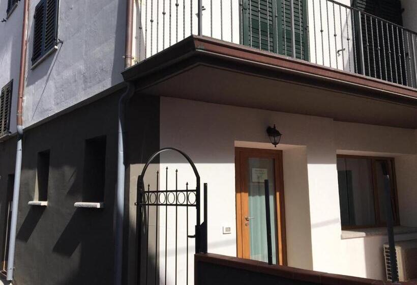 דירת חדר בקומת קרקע, Cav Mameli