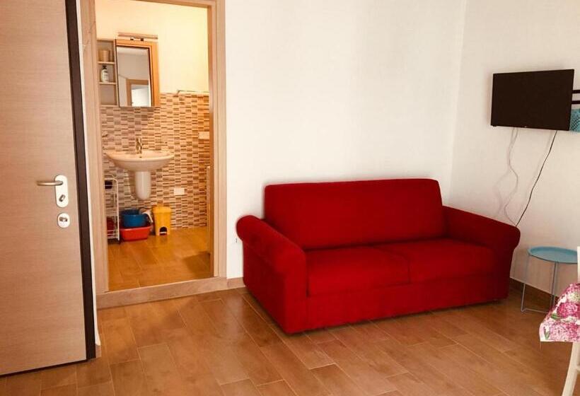 דירת חדר, Cav Mameli