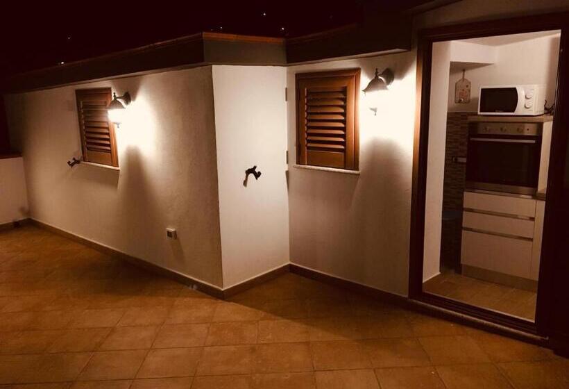 דירת דופלקס בת חדר שינה 1, Cav Mameli