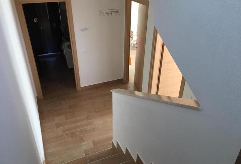 דירת דופלקס בת חדר שינה 1, Cav Mameli