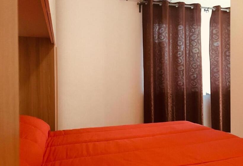 דירת חדר בקומת קרקע, Cav Mameli