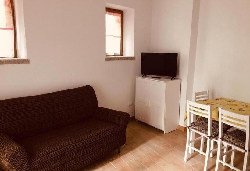 דירת חדר בקומת קרקע, Cav Mameli