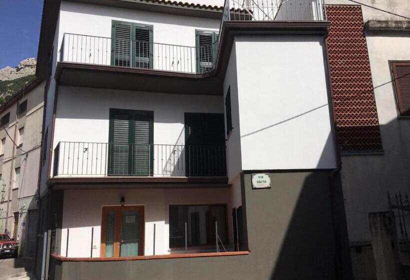 דירת חדר בקומת קרקע, Cav Mameli