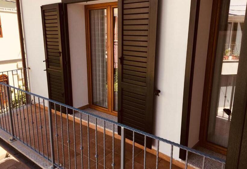 דירת חדר, Cav Mameli