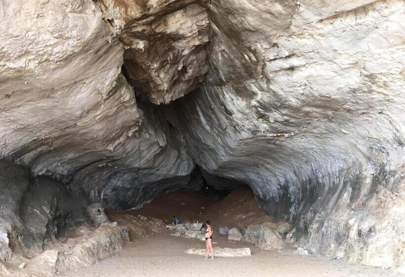 آپارتمان 1 خوابه, Cav Mameli