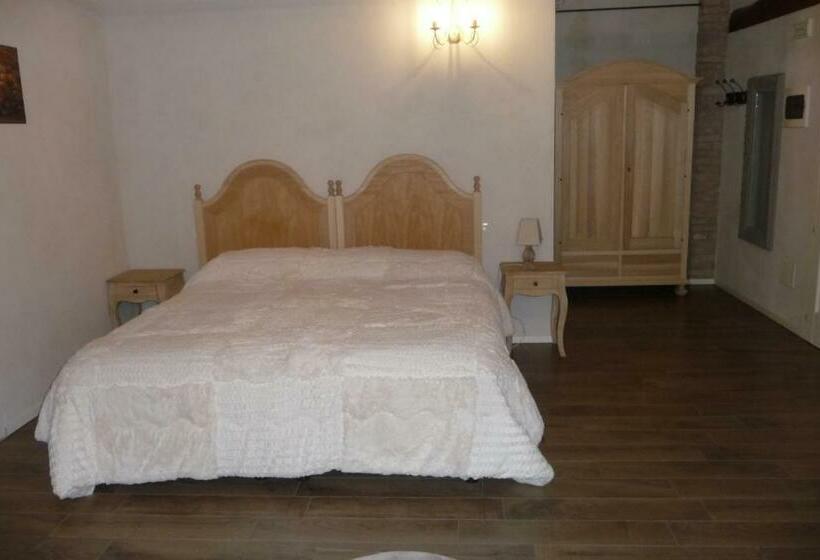 اتاق لوکس با تخت بزرگ, Antico Podere Emilia