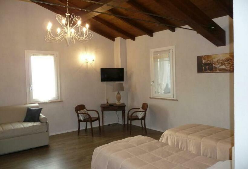 اتاق لوکس با تخت بزرگ, Antico Podere Emilia