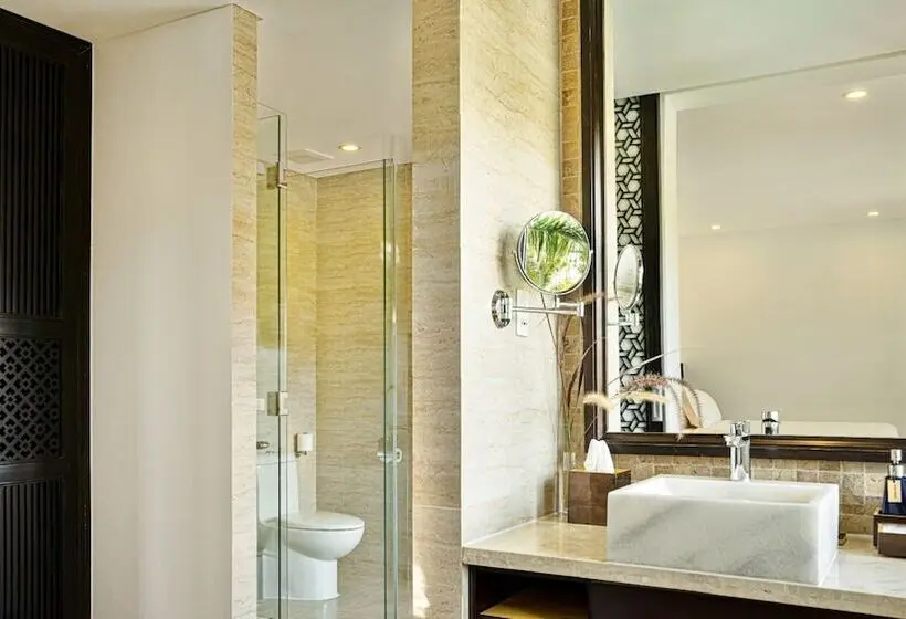 سوییت سوپریور, Robinson Nam Hoi An