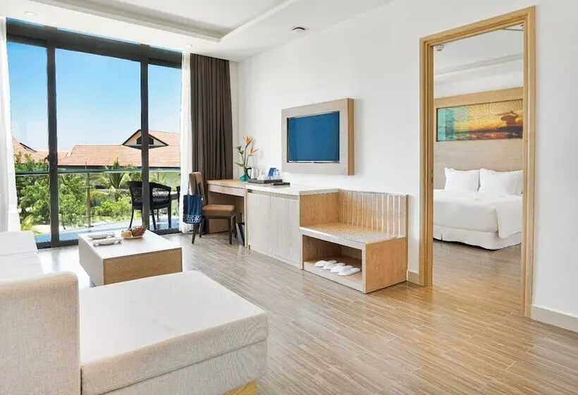 سوییت سوپریور, Robinson Nam Hoi An