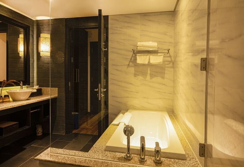 سوییت جونیور با چشمانداز دریا, Robinson Nam Hoi An