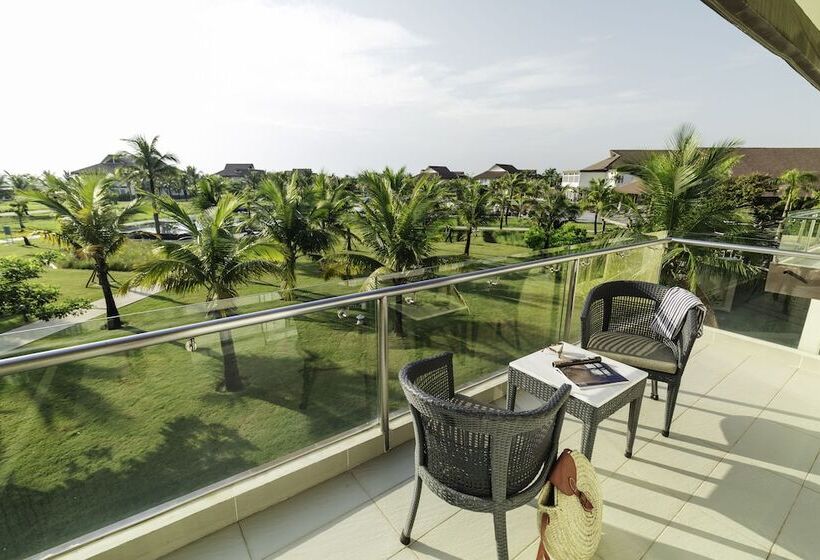 سوییت جونیور, Robinson Nam Hoi An