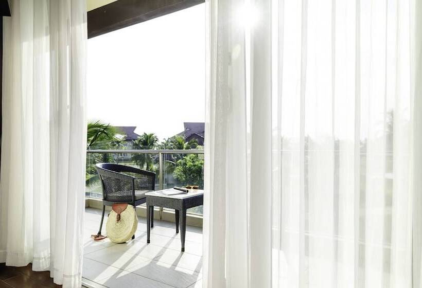 سوییت جونیور, Robinson Nam Hoi An