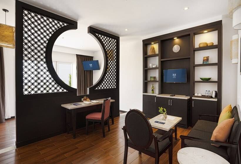 سوییت جونیور, Robinson Nam Hoi An