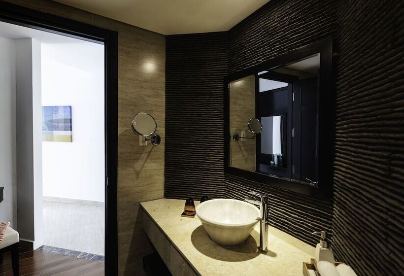 سوییت لوکس, Robinson Nam Hoi An