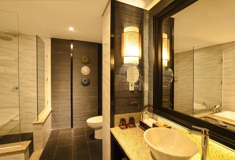 سوییت سوپریور, Robinson Nam Hoi An