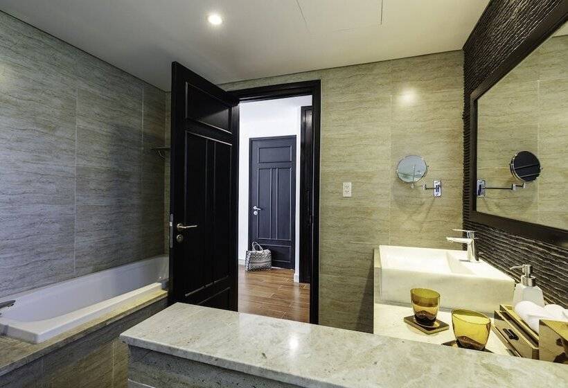 اتاق لوکس, Robinson Nam Hoi An