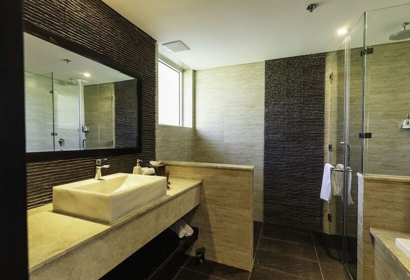 اتاق لوکس, Robinson Nam Hoi An