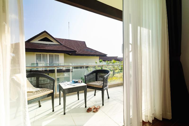 سوئیت جونیور با تخت بزرگ, Robinson Nam Hoi An