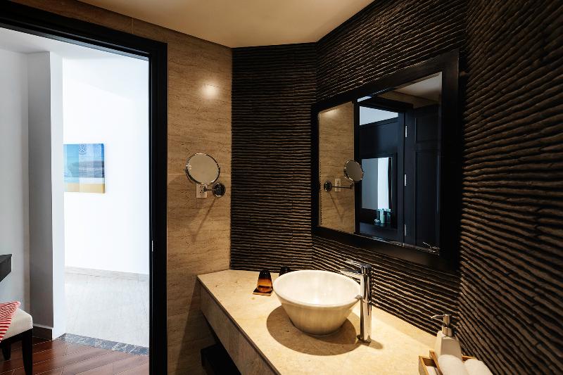 سوییت لوکس, Robinson Nam Hoi An