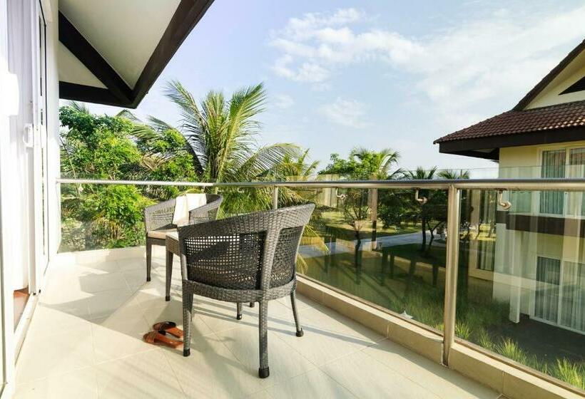 سوییت جونیور, Robinson Nam Hoi An