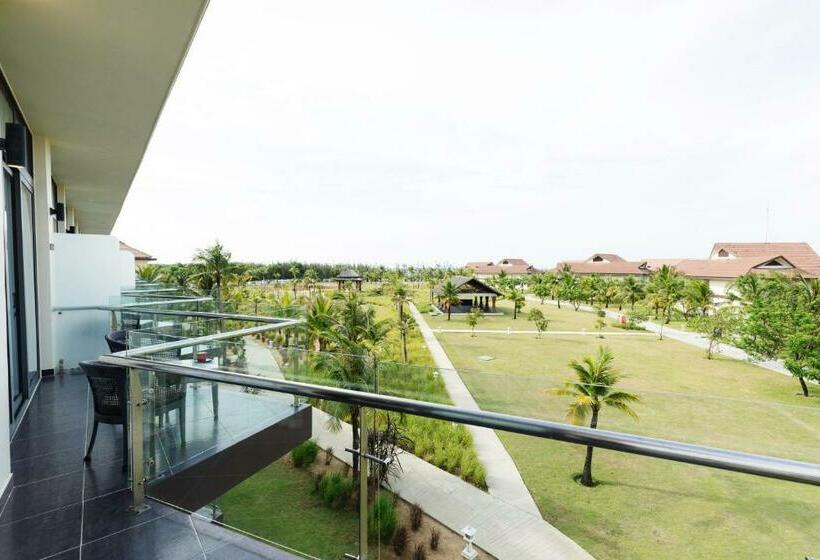 سوییت سوپریور, Robinson Nam Hoi An