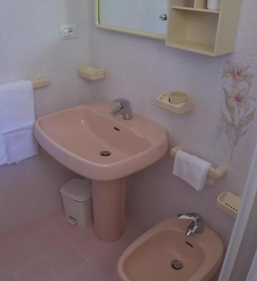 バルコニー付きスタンダードトリプルルーム, Eden Park