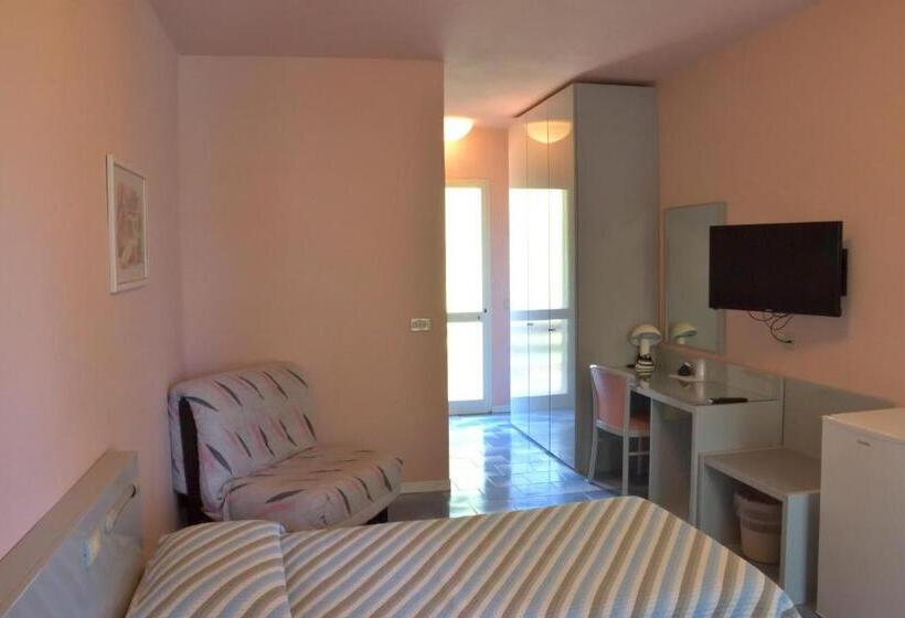 バルコニー付きスタンダードトリプルルーム, Eden Park