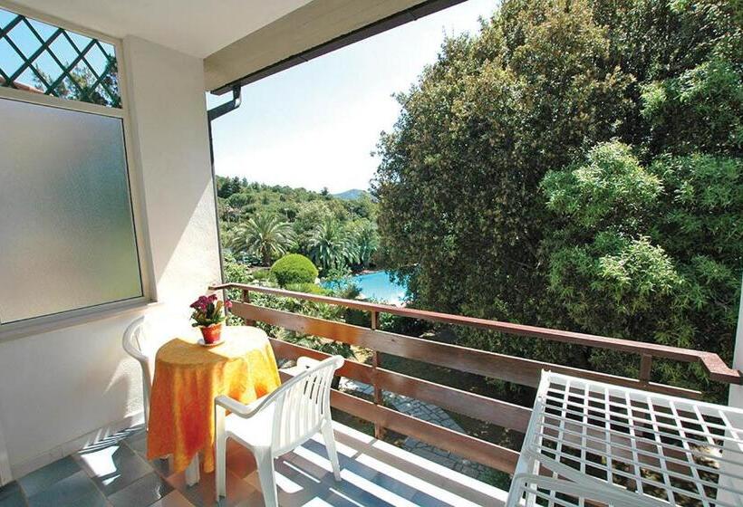 バルコニー付きスタンダードトリプルルーム, Eden Park