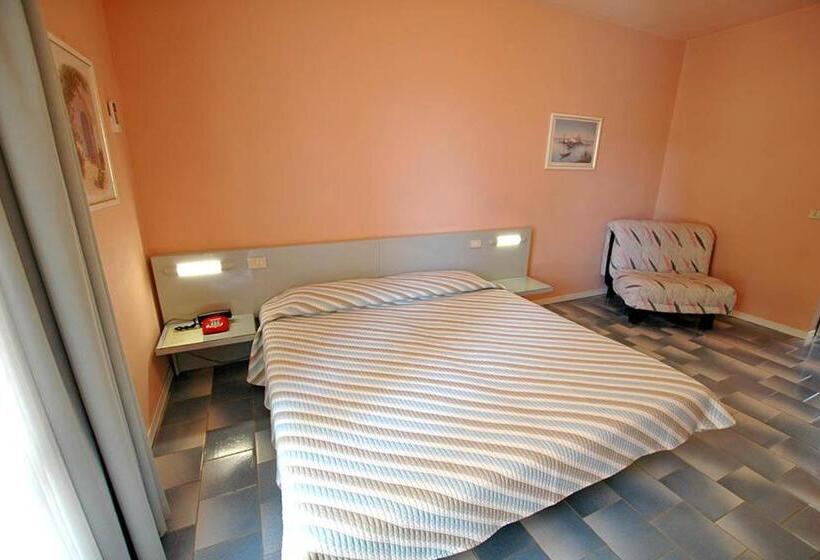 バルコニー付きスタンダードトリプルルーム, Eden Park