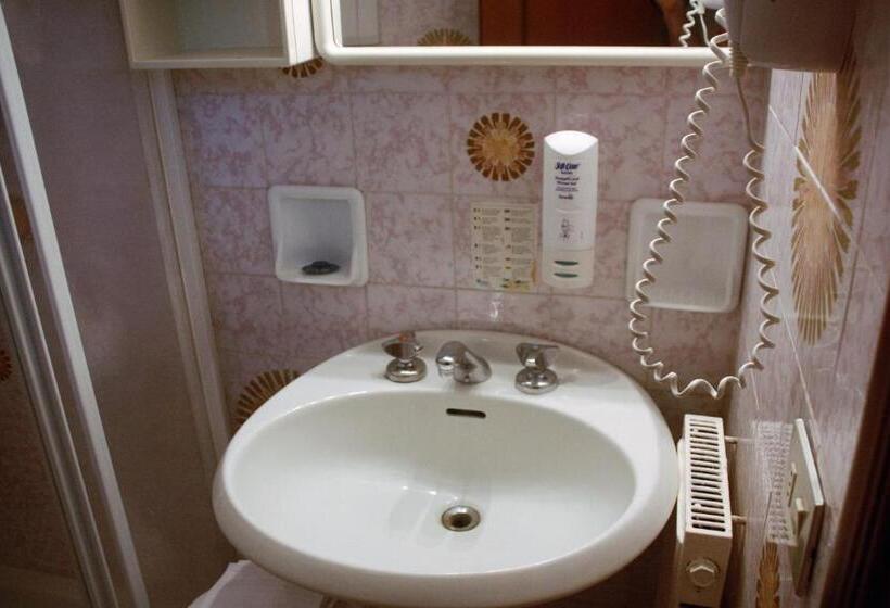 エコノミールーム, Eden Park