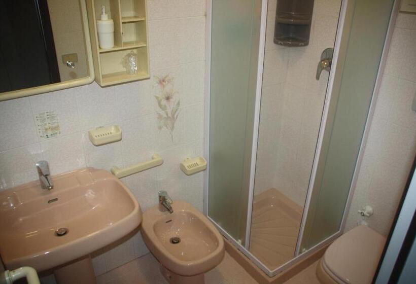 バルコニー付きスタンダードトリプルルーム, Eden Park