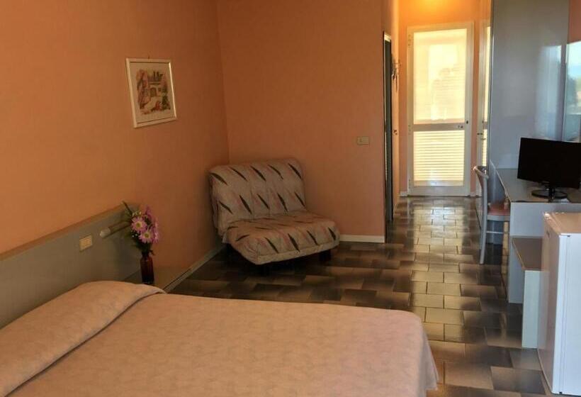 バルコニー付きスタンダードトリプルルーム, Eden Park