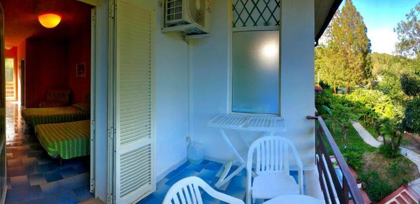 バルコニー付きスタンダードトリプルルーム, Eden Park