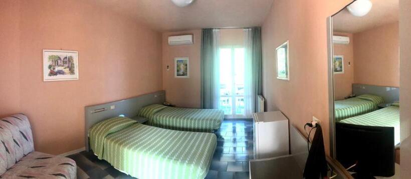 バルコニー付きスタンダードトリプルルーム, Eden Park