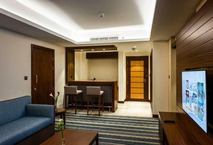 سوییت لوکس, Royal Tulip Muscat