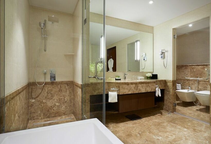 سوئیت پرزیدنت, Royal Tulip Muscat